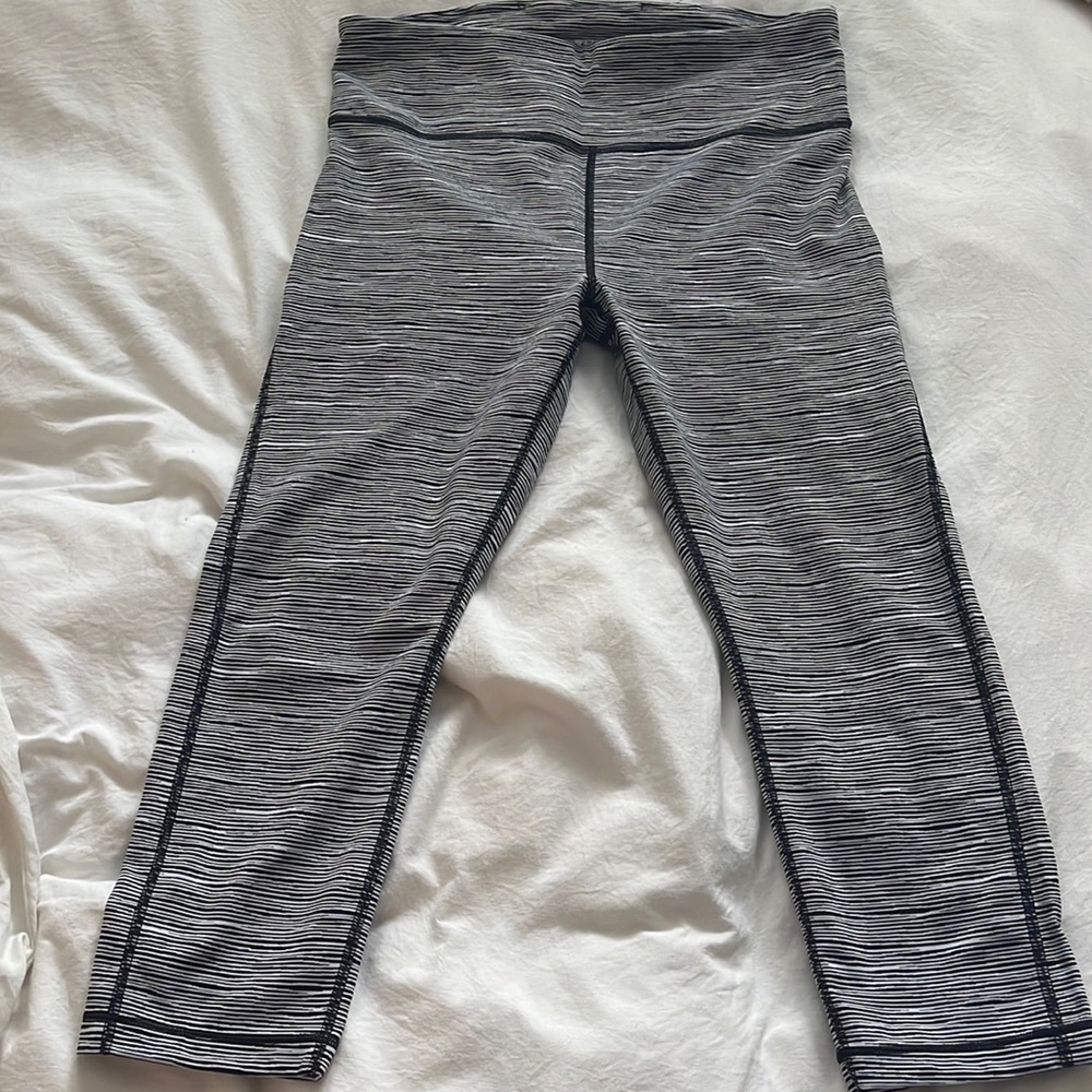 Athleta black & white striped 20” inseam Capri